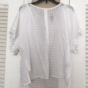 White with Pom Pom short sleeve top